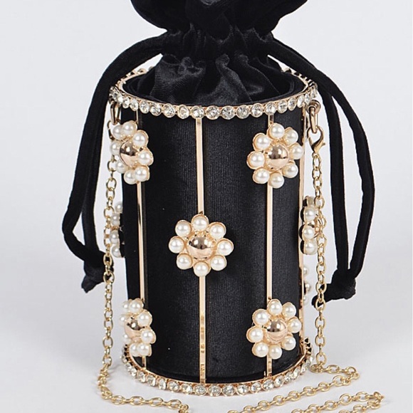 PEARL FLOWER CLUTCH - Picture 1 of 2